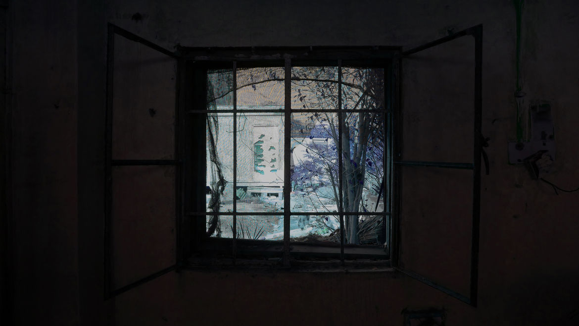 01 salem window1