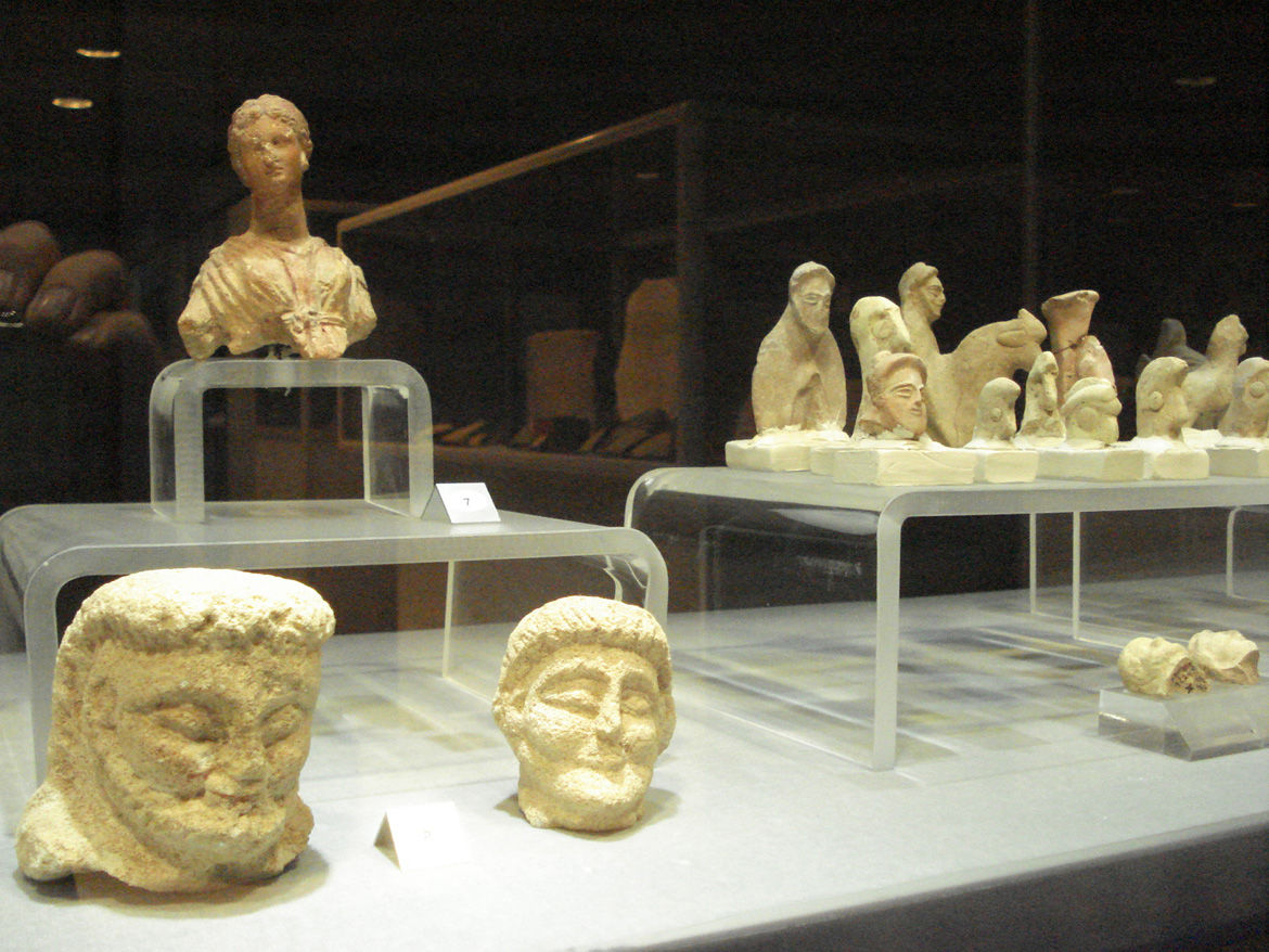 Robertk blog01 hellenicstonestatuesexcavatedonfailakaislandkuwait