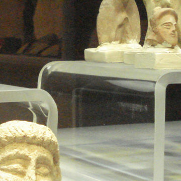 Robertk blog01 square hellenicstonestatuesexcavatedonfailakaislandkuwait